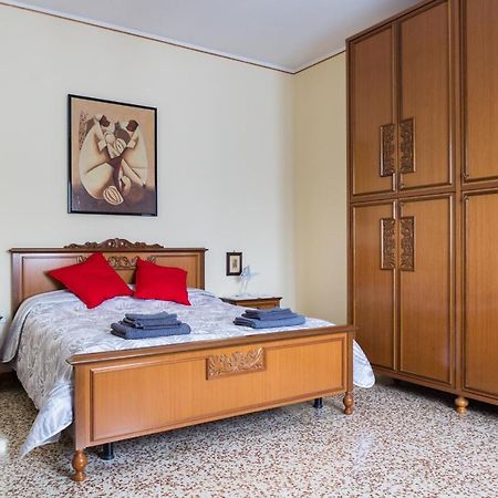 A Pochi Passi Dal Centro E Dall'Ospedale Di Parma Apartment Exterior photo